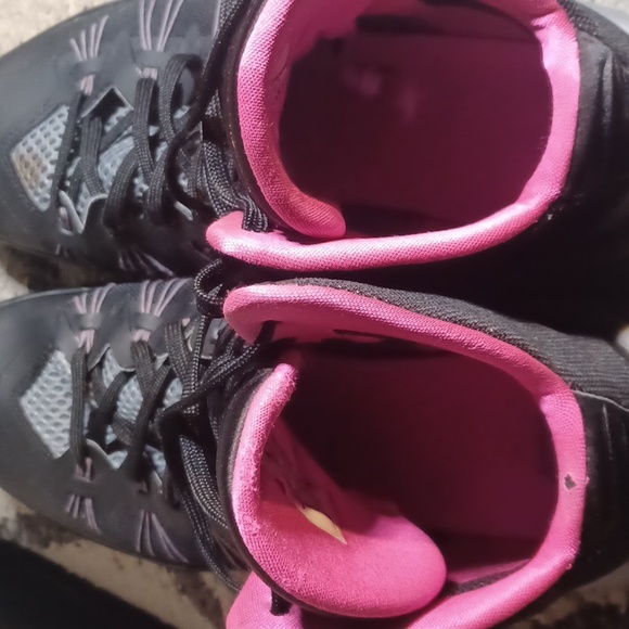 Nike Hyperdunk 2013s in Black and Pink - Picture 6 of 8